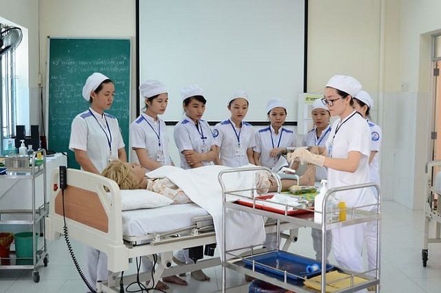 Điều kiện học chuyển đổi Điều dưỡng sang Y sĩ